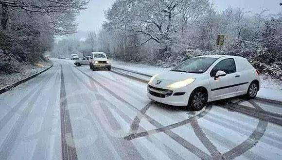 雪天路滑 注意安全 開(kāi)車應(yīng)注意哪些